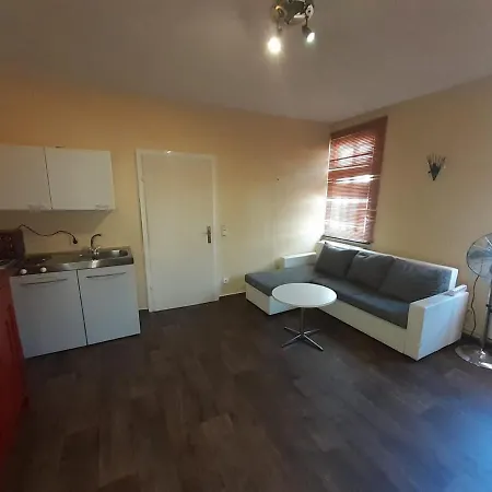 2-raum Mit Kochzeile Und Bad In Schonem Landhaus *